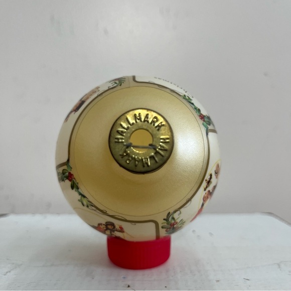 Hallmark 1990 Norman Rockwell Famous Holiday Covers glass ball ornament with Box - Picture 8 of 8